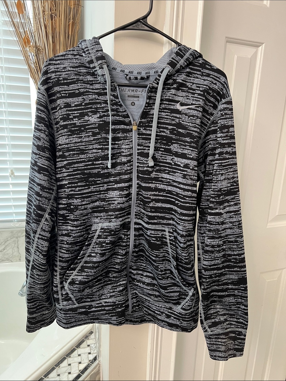Nike Black and Gray Therma-FIT Zip Hoodie- Casual- Collection- Easy